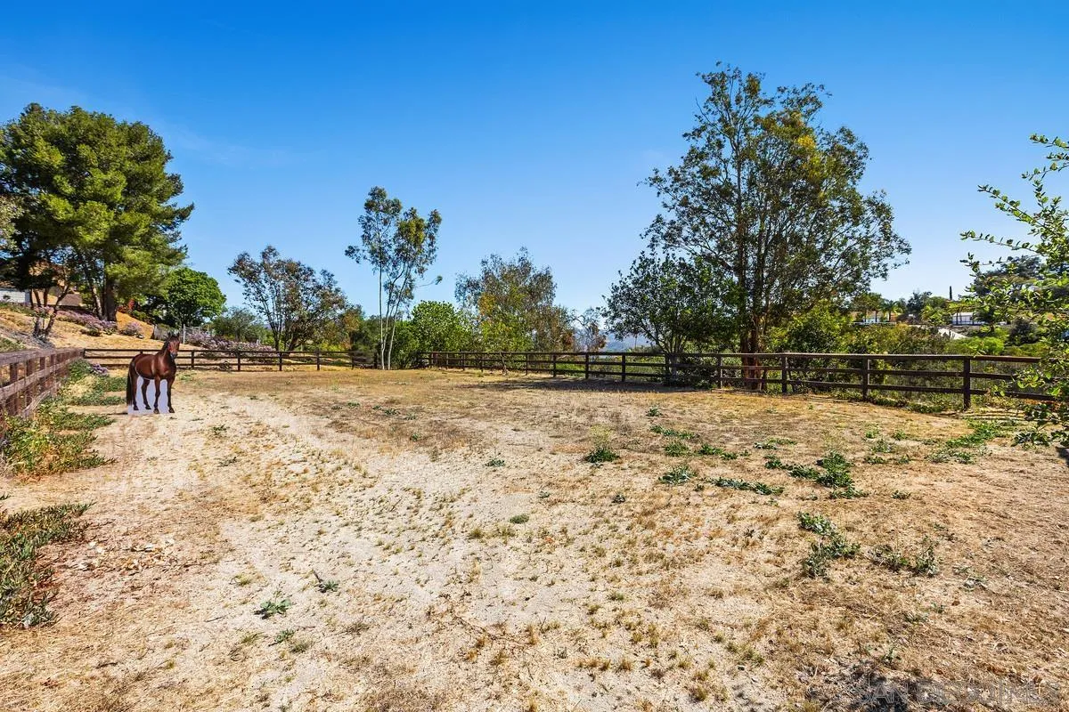 974 Via Hillview Fallbrook, CA 92028 - Photo 32 of 43 a view of a yard
