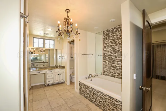 a view of entryway with window