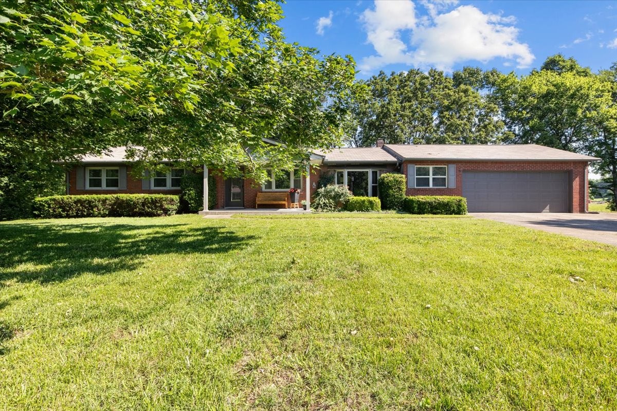 555 Lakeview Court Tennessee Ridge, TN 37178 - Photo 1 of 44