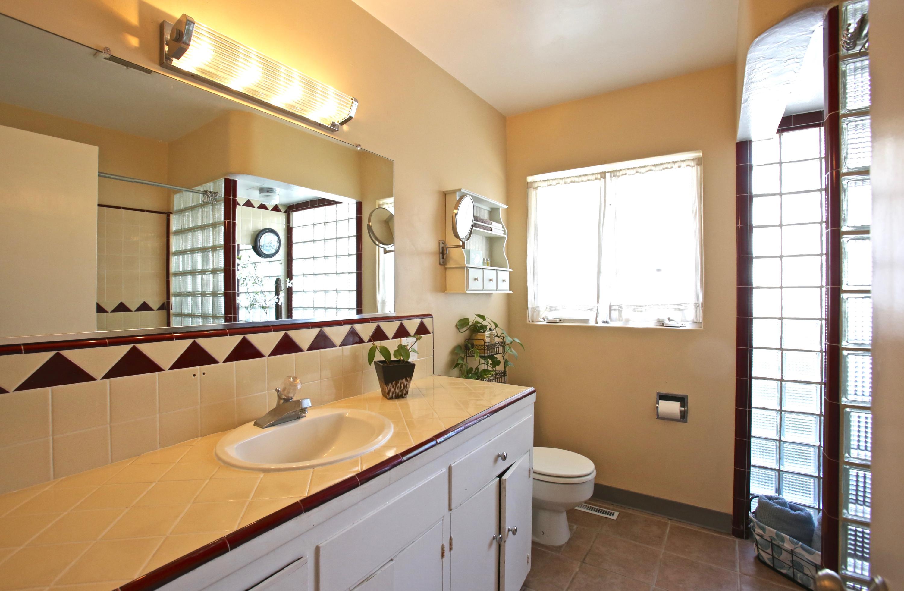 3052 Foothill Road Santa Barbara, CA 93105 - Photo 8 of 18 3052 FOOTHILL, BATH 1