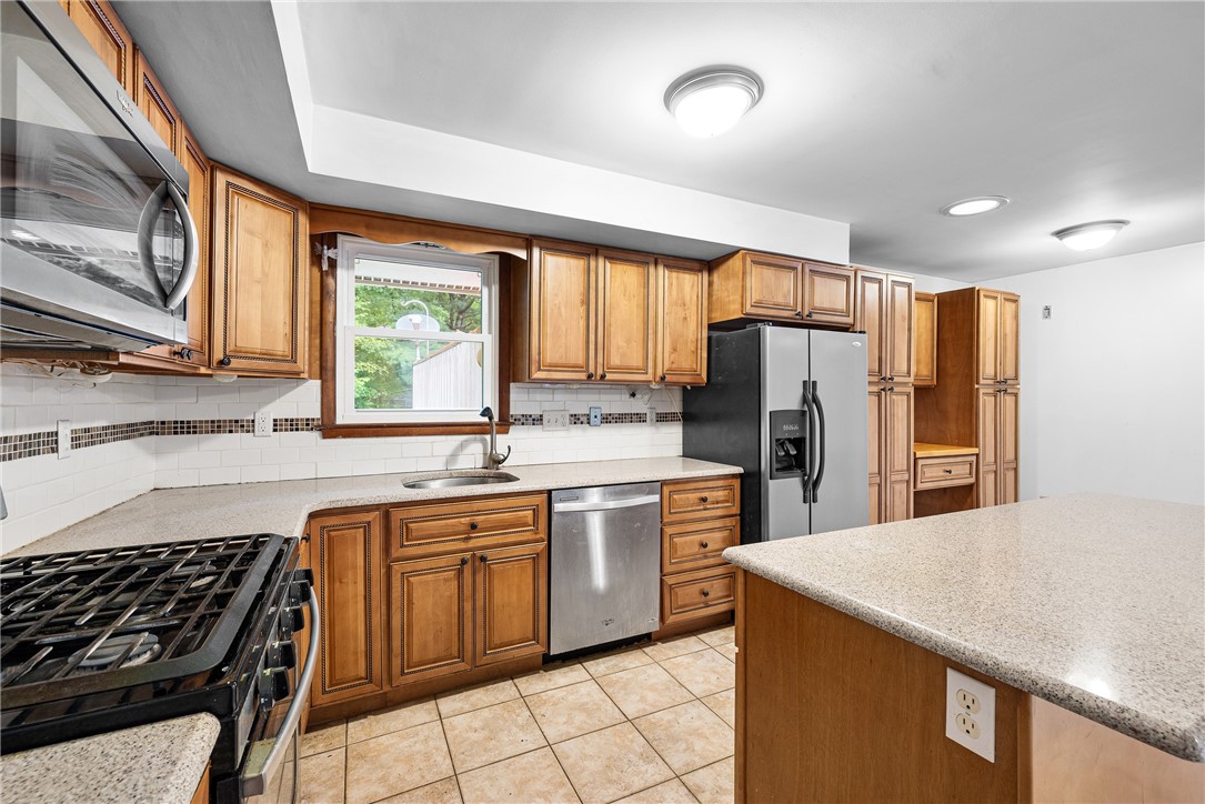2157 Middle Road East Greenwich, RI 02818 - Photo 8 of 25 Gallery Image 8