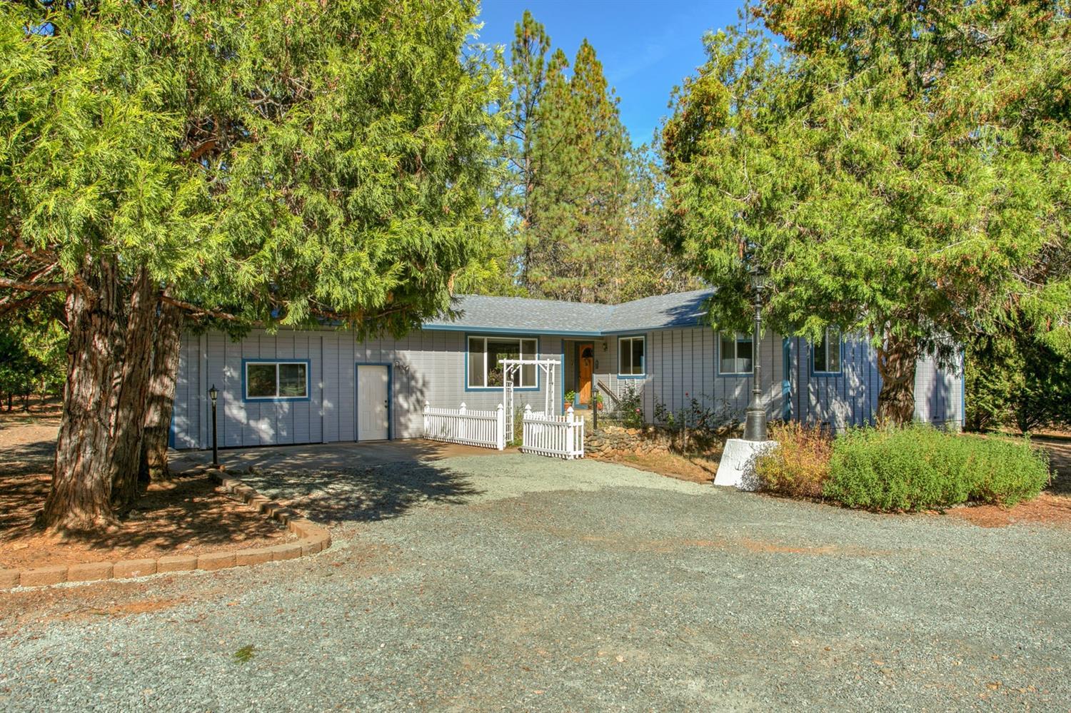 1366 Queens Branch Road Rogue River, OR 97537 - Photo 1 of 33 Primary Photo