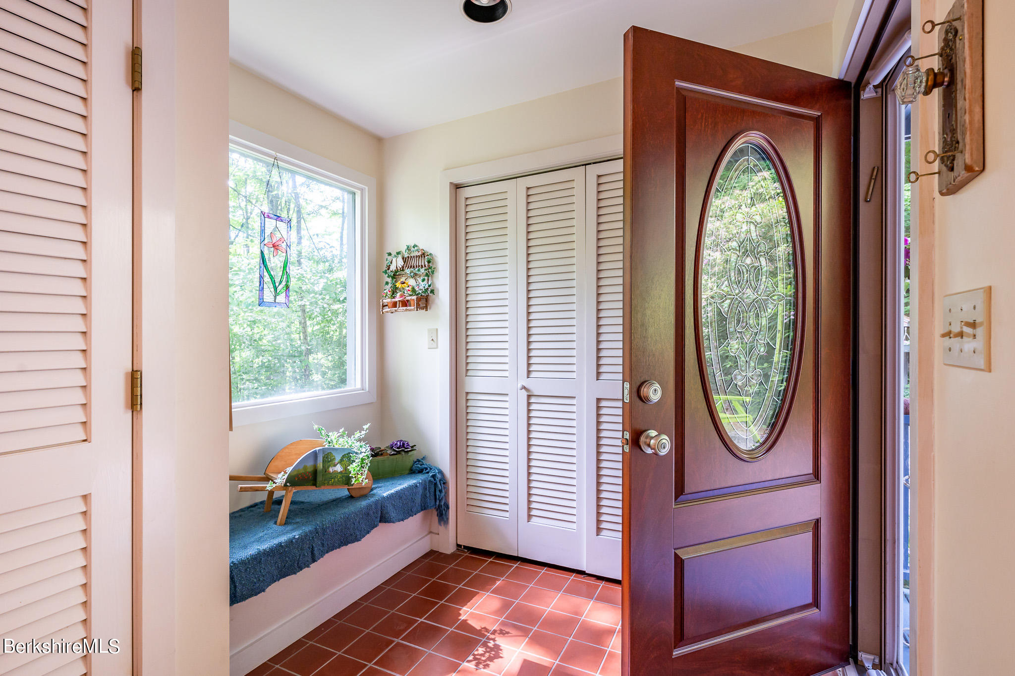 9 Pixley Hill Road West Stockbridge, MA 01236 - Photo 7 of 37 a front view of a house with garden