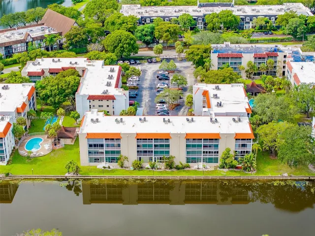 $1,650 | 3581 Inverrary Drive, Unit 308, Lauderhill, FL 33319