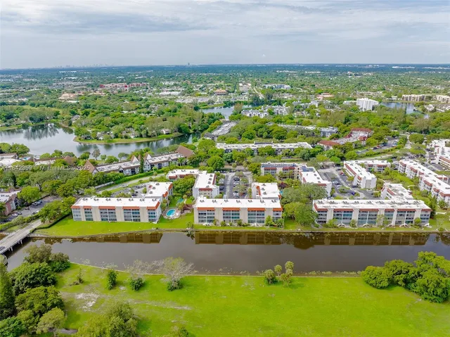 $1,650 | 3581 Inverrary Drive, Unit 308, Lauderhill, FL 33319