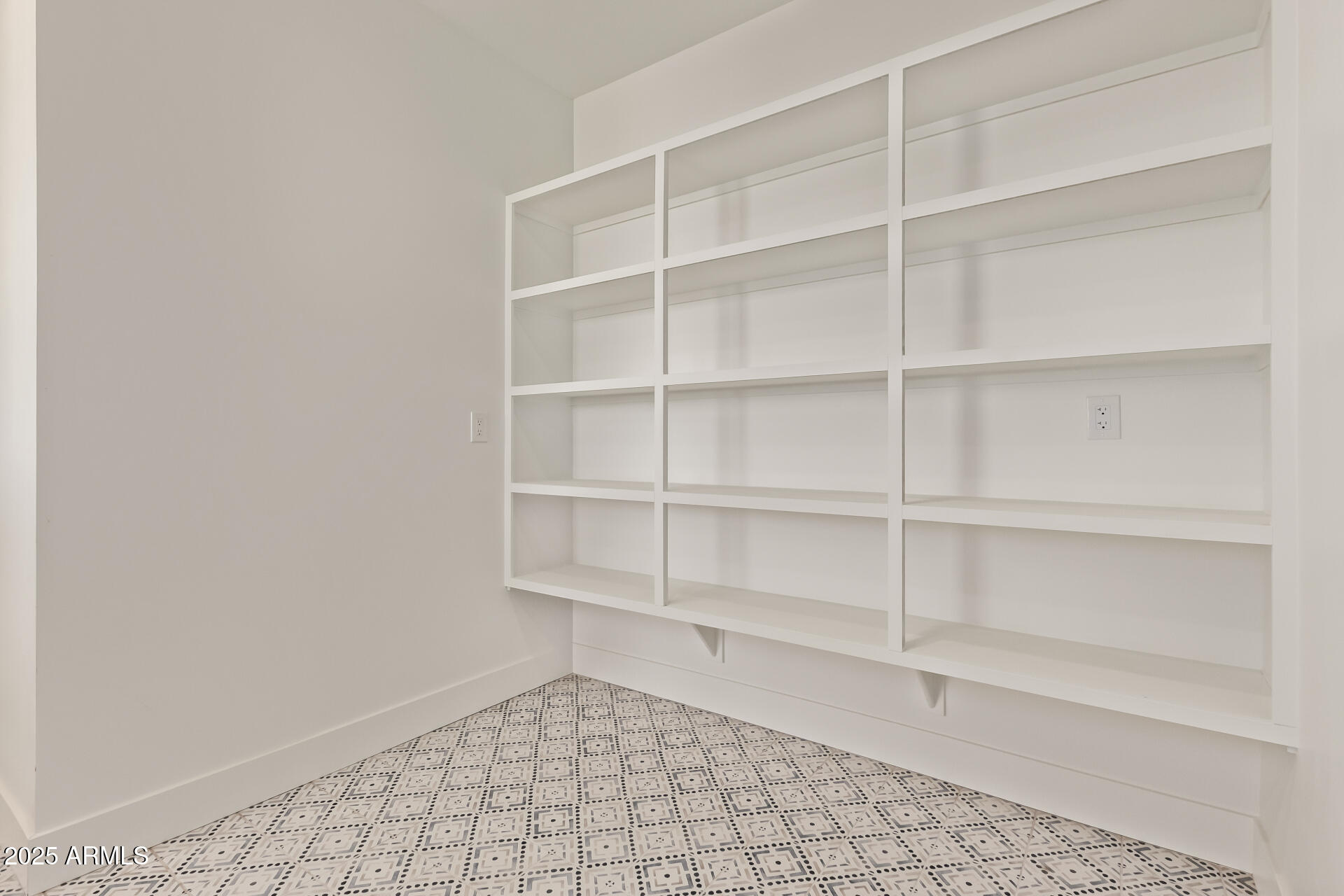 23167 West Montgomery Road Wittmann, AZ 85361 - Photo 19 of 44 a room with a closet