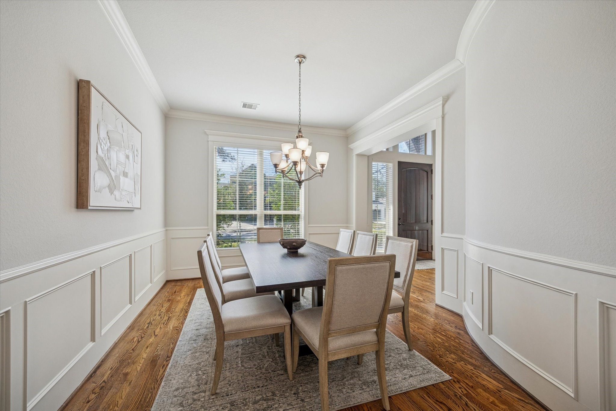 1802 Wakefield Drive Houston, TX 77018 - Photo 11 of 47 Spacious dining room with direct access to the butler’s pantry, offering ideal flow