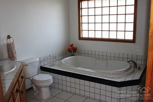 3175 Northeast Yellowpine Road Prineville, OR 97754 - Photo 11 of 20 Additional Photo