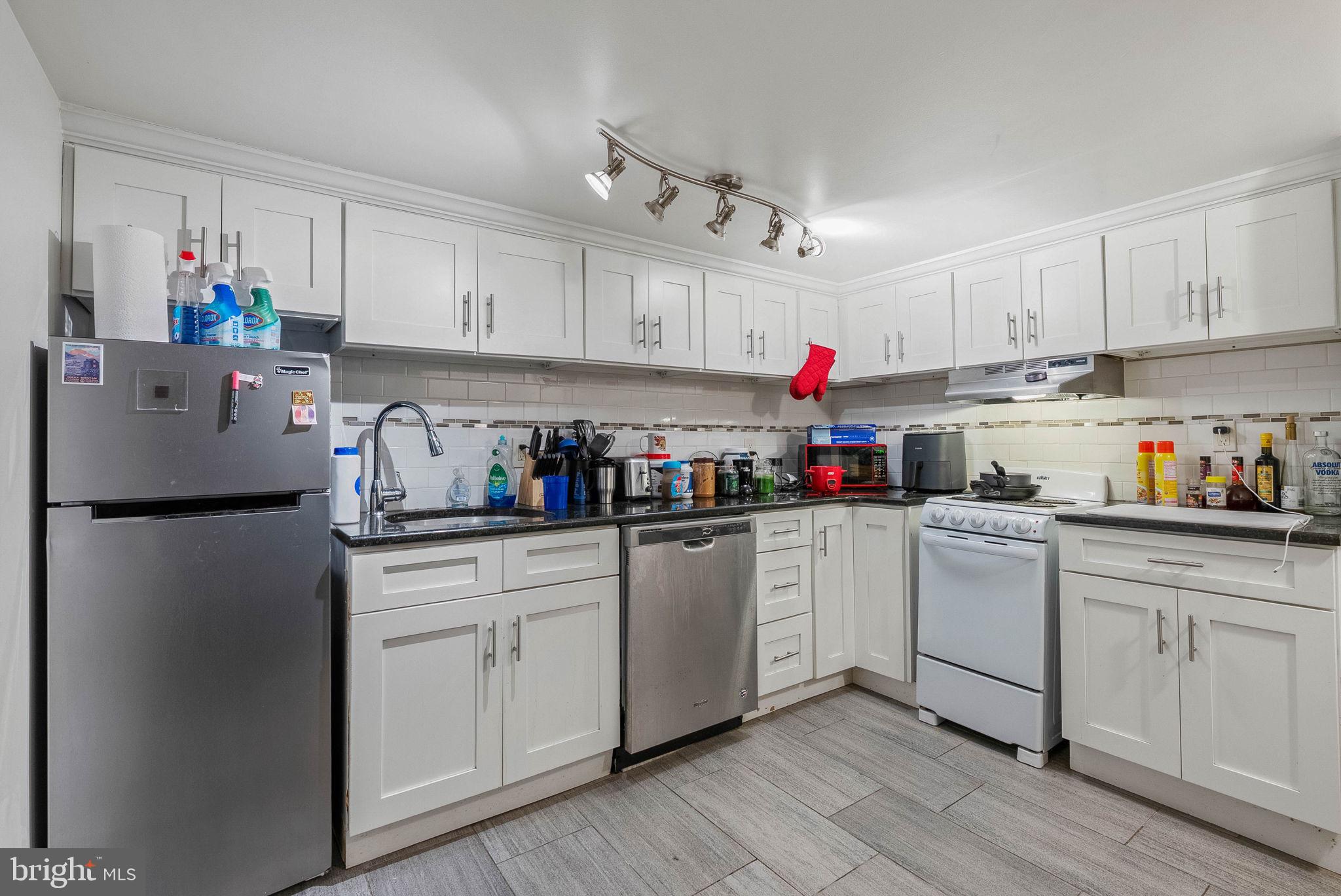 1037 Crease Street Philadelphia, PA 19125 - Photo 28 of 37