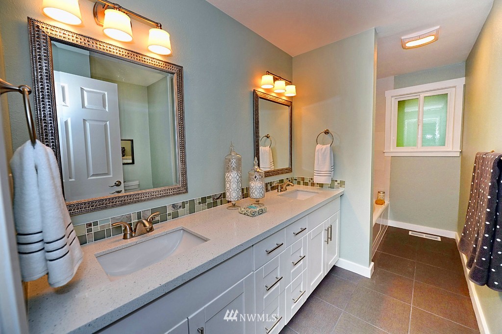 125 244th Street Southwest Bothell, WA 98021 - Photo 11 of 23