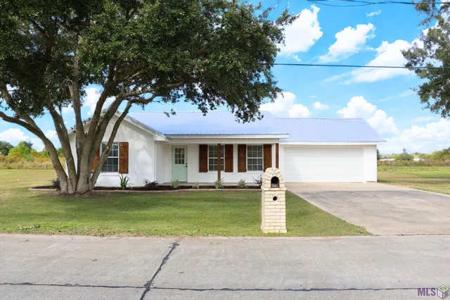 $189,900 | 239 East 26th Place, Larose, LA 70373