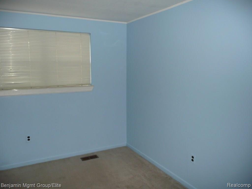 23676 Tuck Road Farmington Hills, MI 48336 - Photo 7 of 15