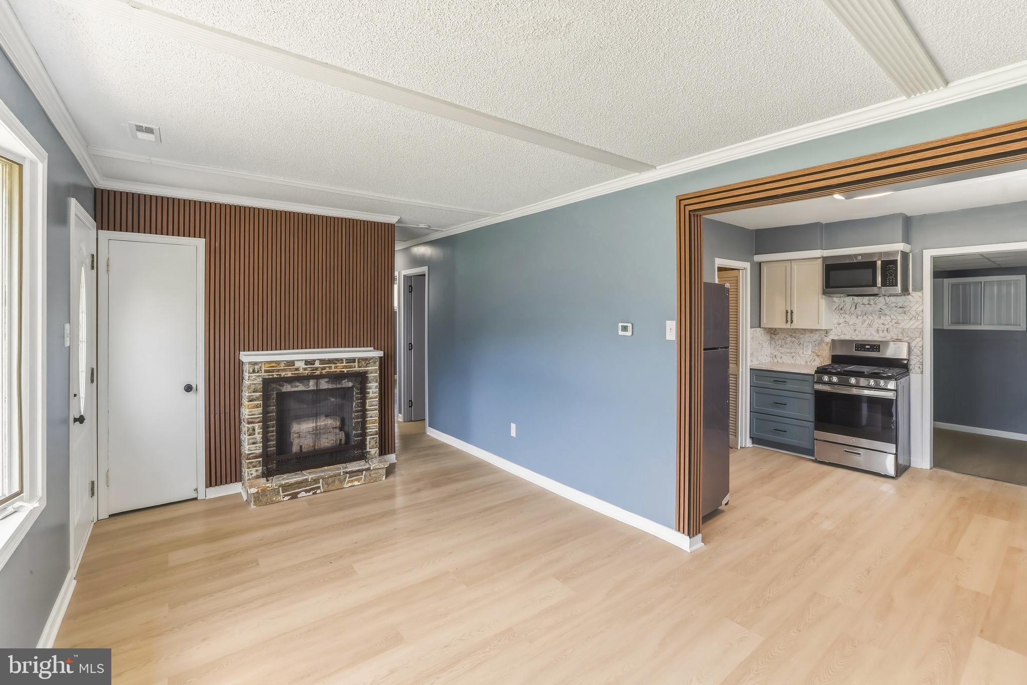 1037 Monmouth Road Woodbury, NJ 08096 - Photo 4 of 17 Gallery Image 4