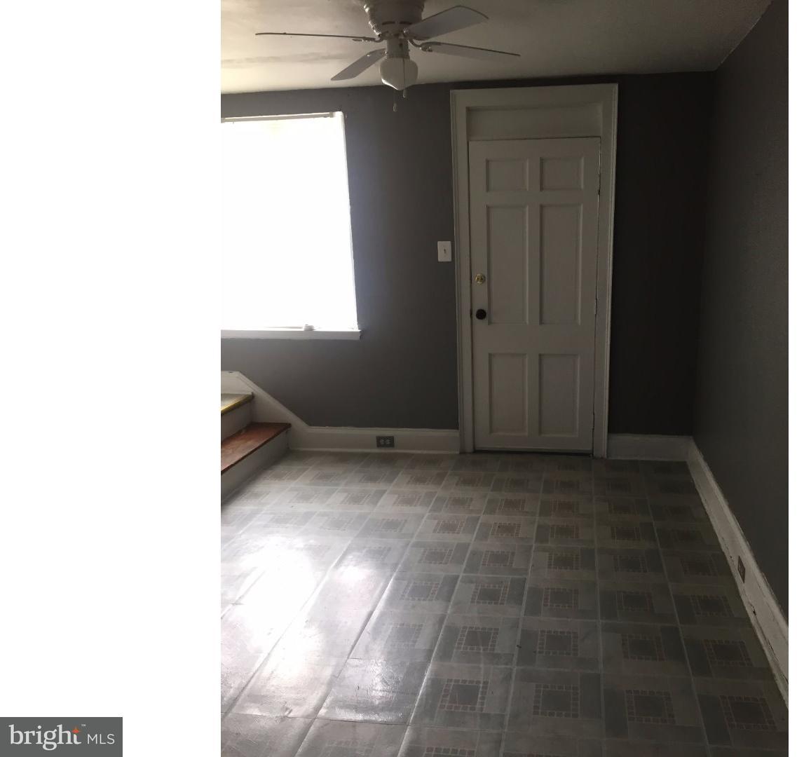 1079 Niagara Road Camden, NJ 08104 - Photo 2 of 4 Living Room