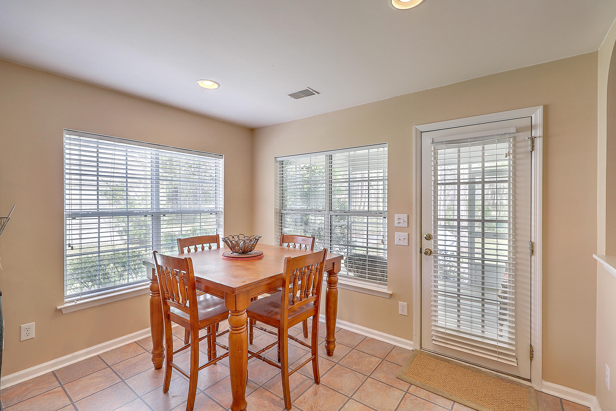 607 Pointe Of Oaks Road Summerville, SC 29485 - Photo 12 of 38 IMG_4892_3_4_5_6_7_8