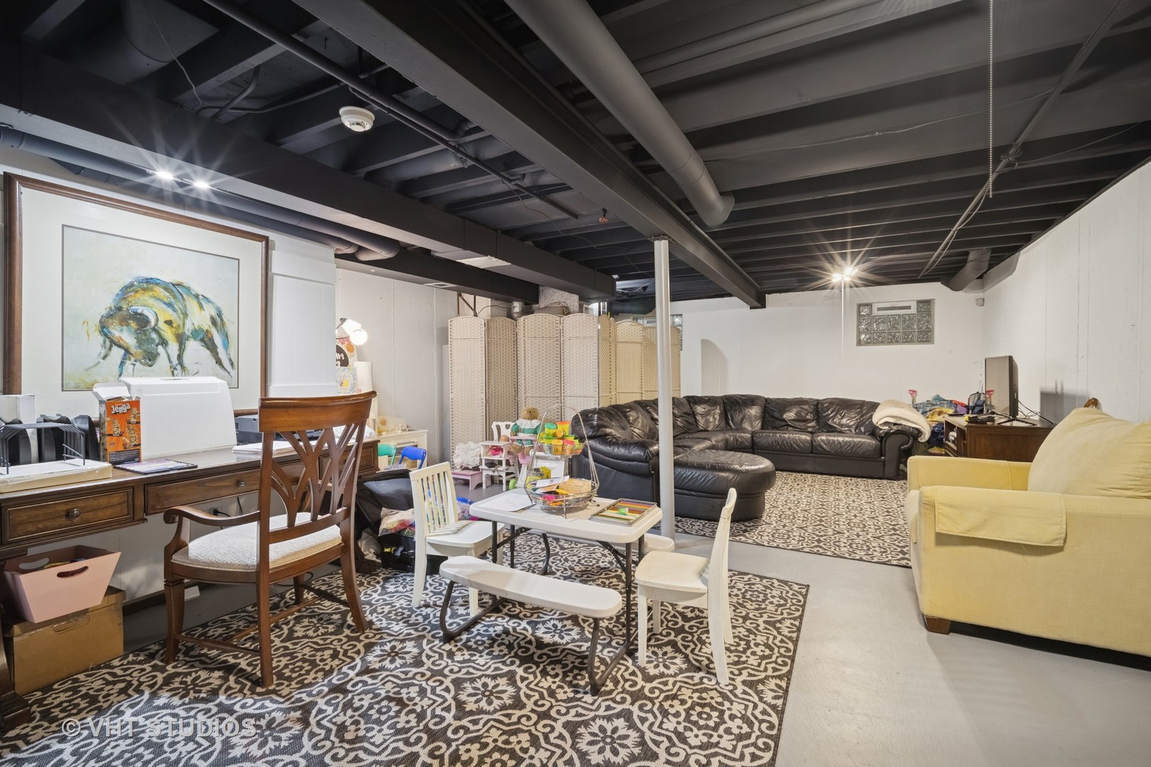 313 Hawthorn Avenue, Unit F Glencoe, IL 60022 - Photo 19 of 27 a living room with lots of furniture and a view of living room