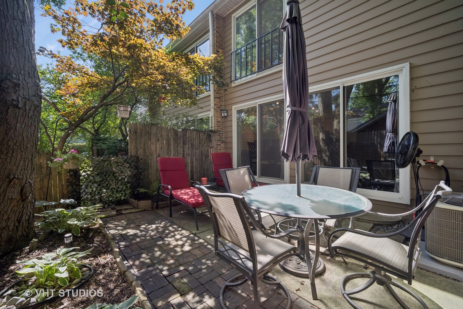 313 Hawthorn Avenue, Unit F Glencoe, IL 60022 - Photo 21 of 27 a view of a patio with table and chairs and potted plants