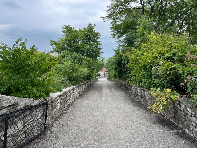 313 Hawthorn Avenue, Unit F Glencoe, IL 60022 - Photo 24 of 27 a view of a pathway with a yard