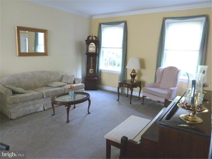 792 Cowpath Road Telford, PA 18969 - Photo 5 of 24 Living Room