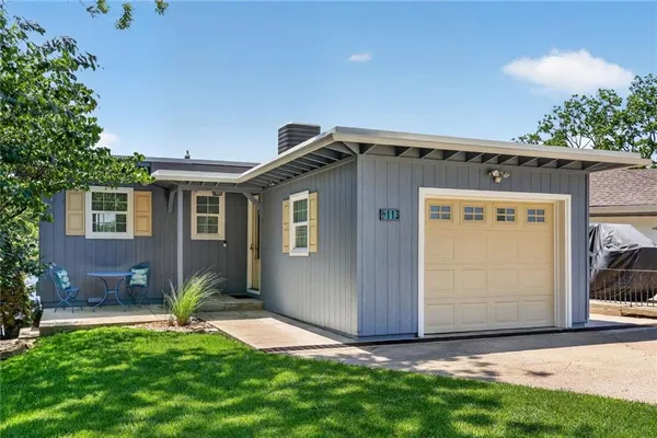 $419,950 | 113 North Shore Drive, Lake Waukomis, MO 64151
