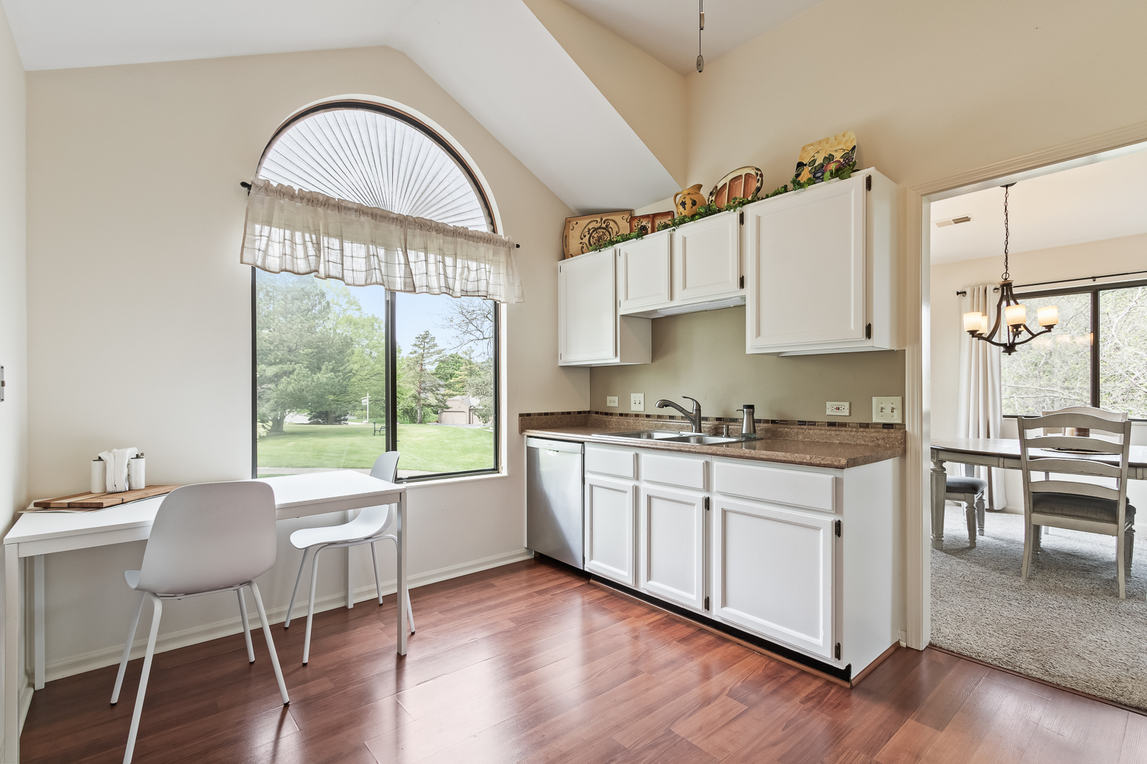 884 Shoreline Road, Unit 884 Lake Barrington, IL 60010 - Photo 6 of 22 Gallery Image 6
