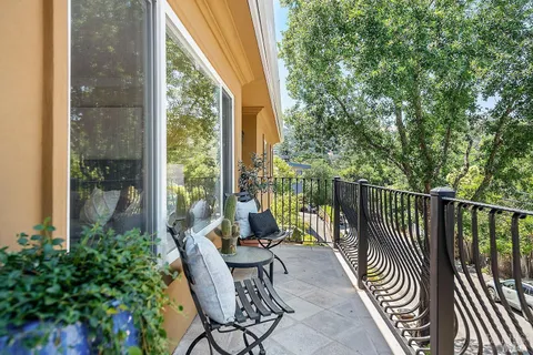 $2,300,000 | 444 The Alameda, San Anselmo, CA 94960