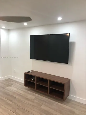 $1,850 | 944 Meridian Avenue, Unit 5, Miami Beach, FL 33139