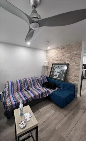 $1,850 | 944 Meridian Avenue, Unit 5, Miami Beach, FL 33139