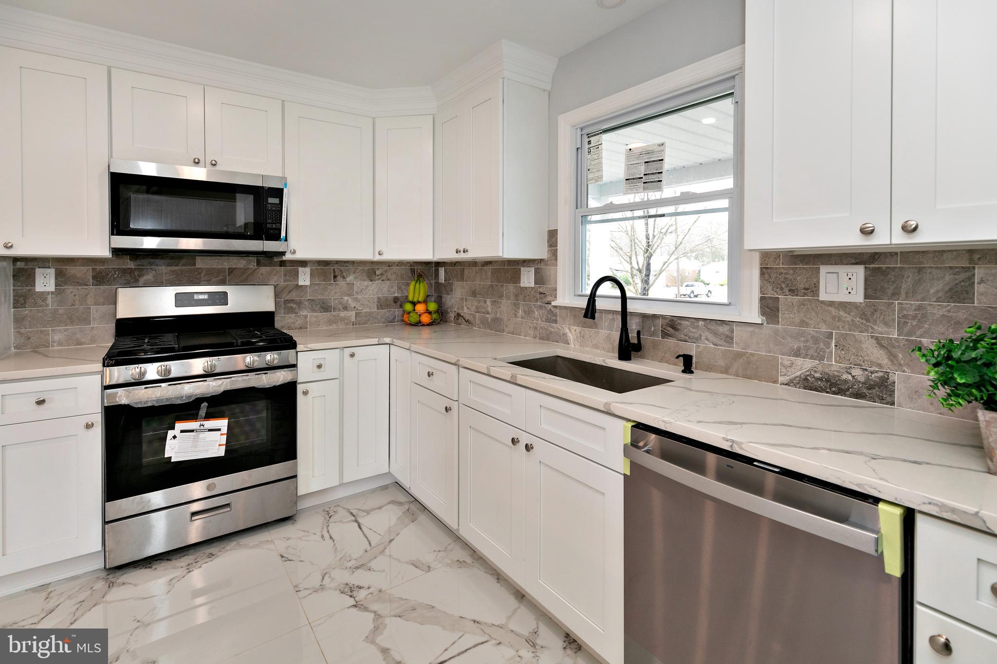 1109 York Road Cherry Hill, NJ 08034 - Photo 8 of 39 Kitchen- Beautiful oversized tiles