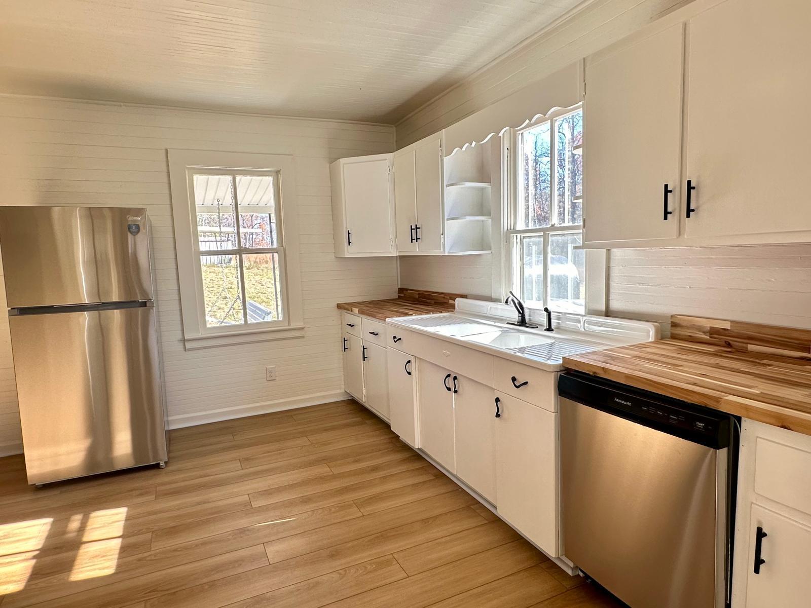 9462 Henry Road Henry, VA 24102 - Photo 5 of 29 PHOTO-2024-11-25-13-55-40_13