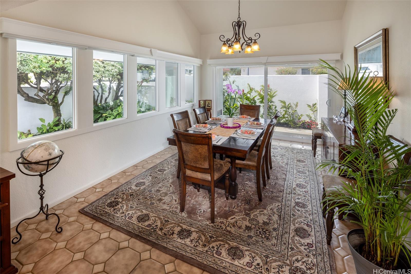 2039 Laukahi Street Honolulu, HI 96821 - Photo 11 of 25