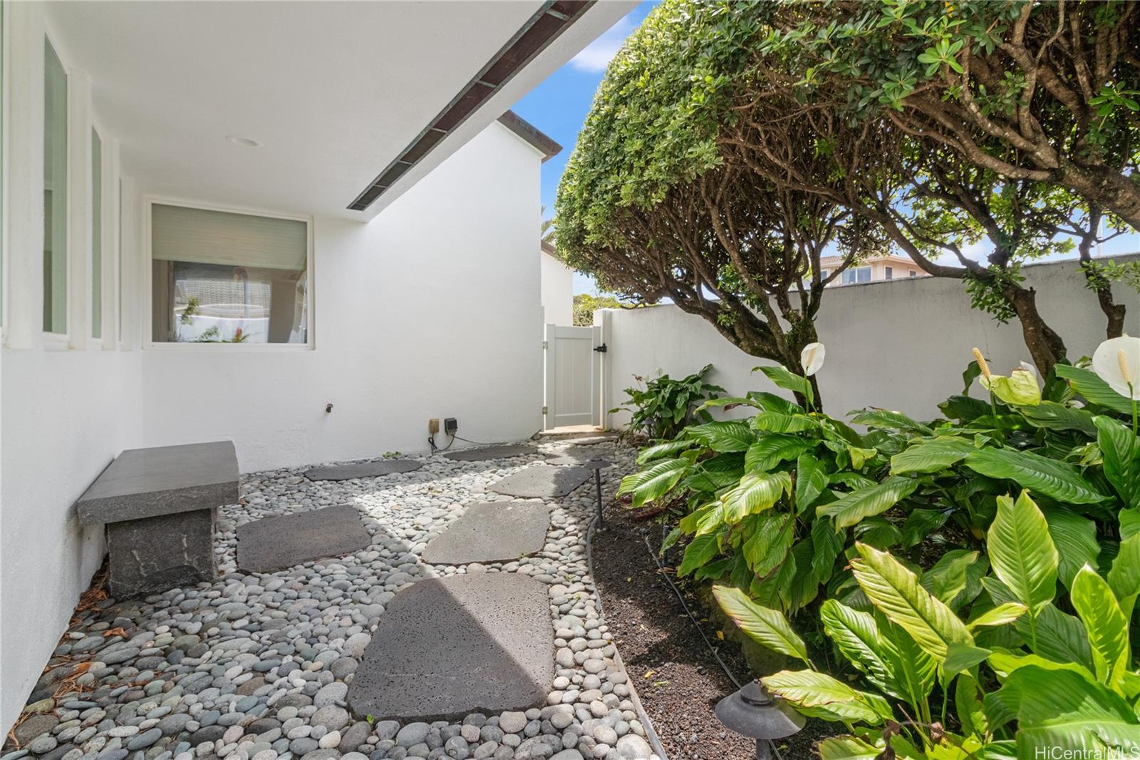 2039 Laukahi Street Honolulu, HI 96821 - Photo 19 of 25