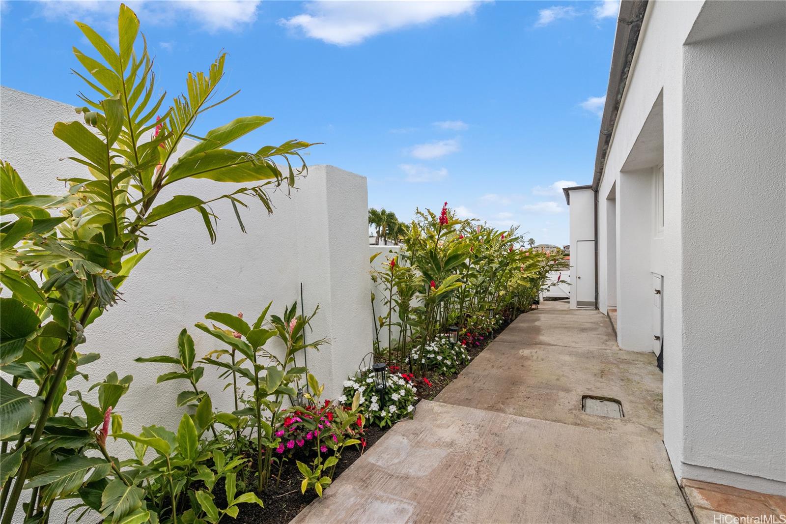 2039 Laukahi Street Honolulu, HI 96821 - Photo 20 of 25