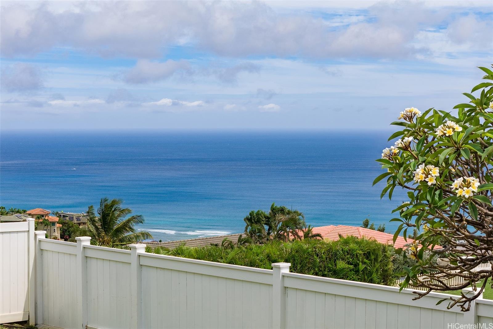 2039 Laukahi Street Honolulu, HI 96821 - Photo 3 of 25