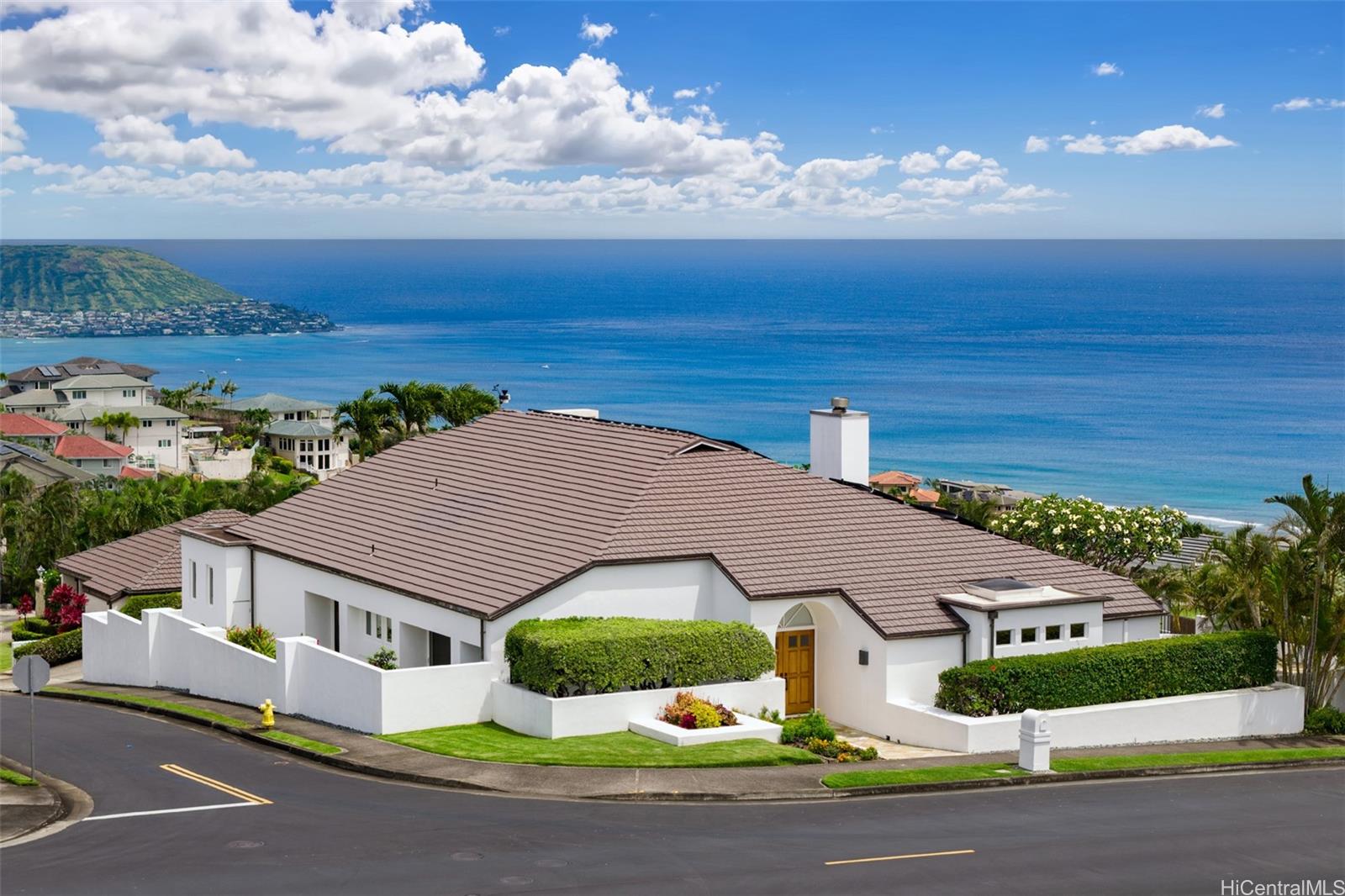 2039 Laukahi Street Honolulu, HI 96821 - Photo 4 of 25