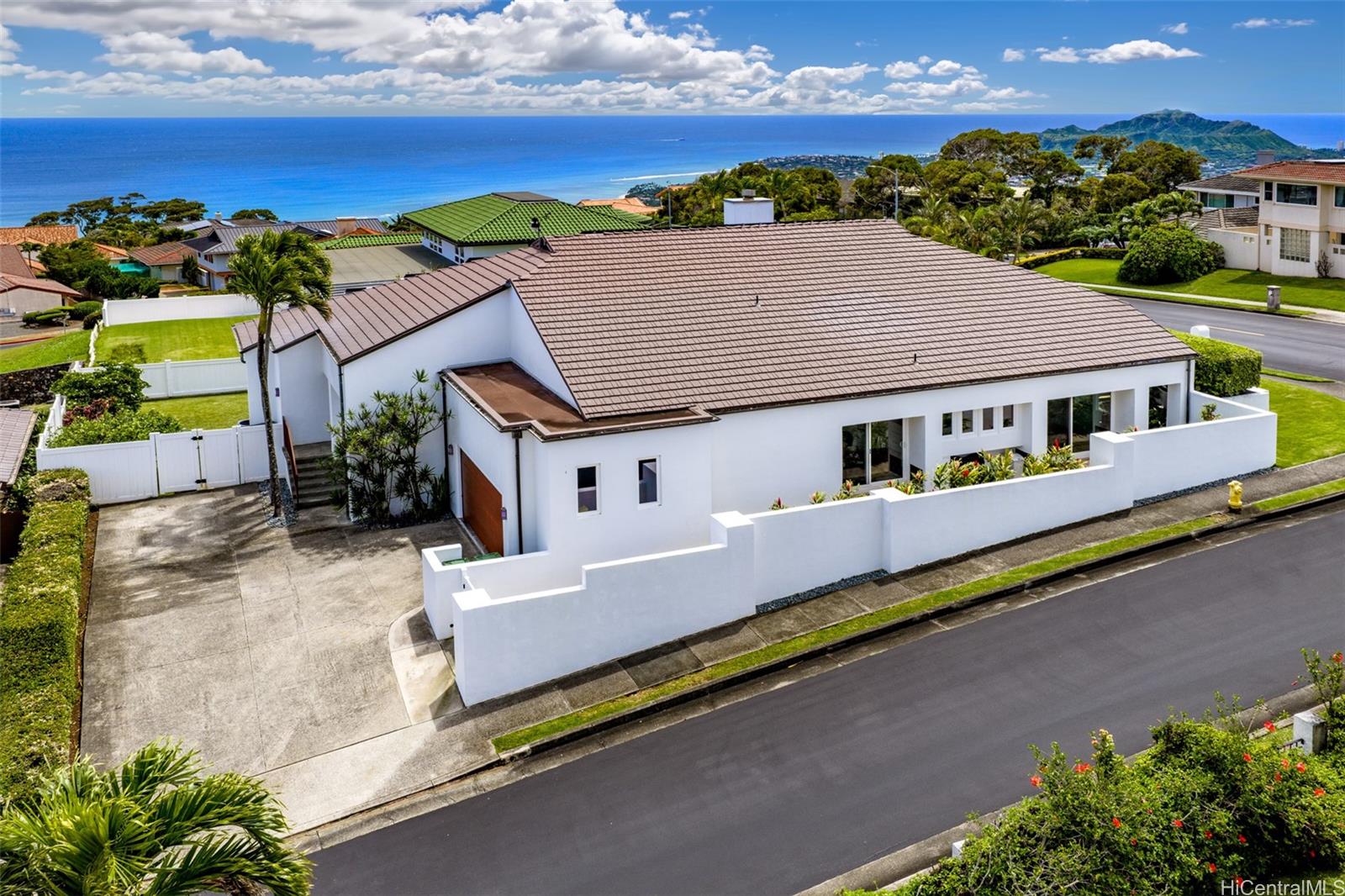 2039 Laukahi Street Honolulu, HI 96821 - Photo 5 of 25