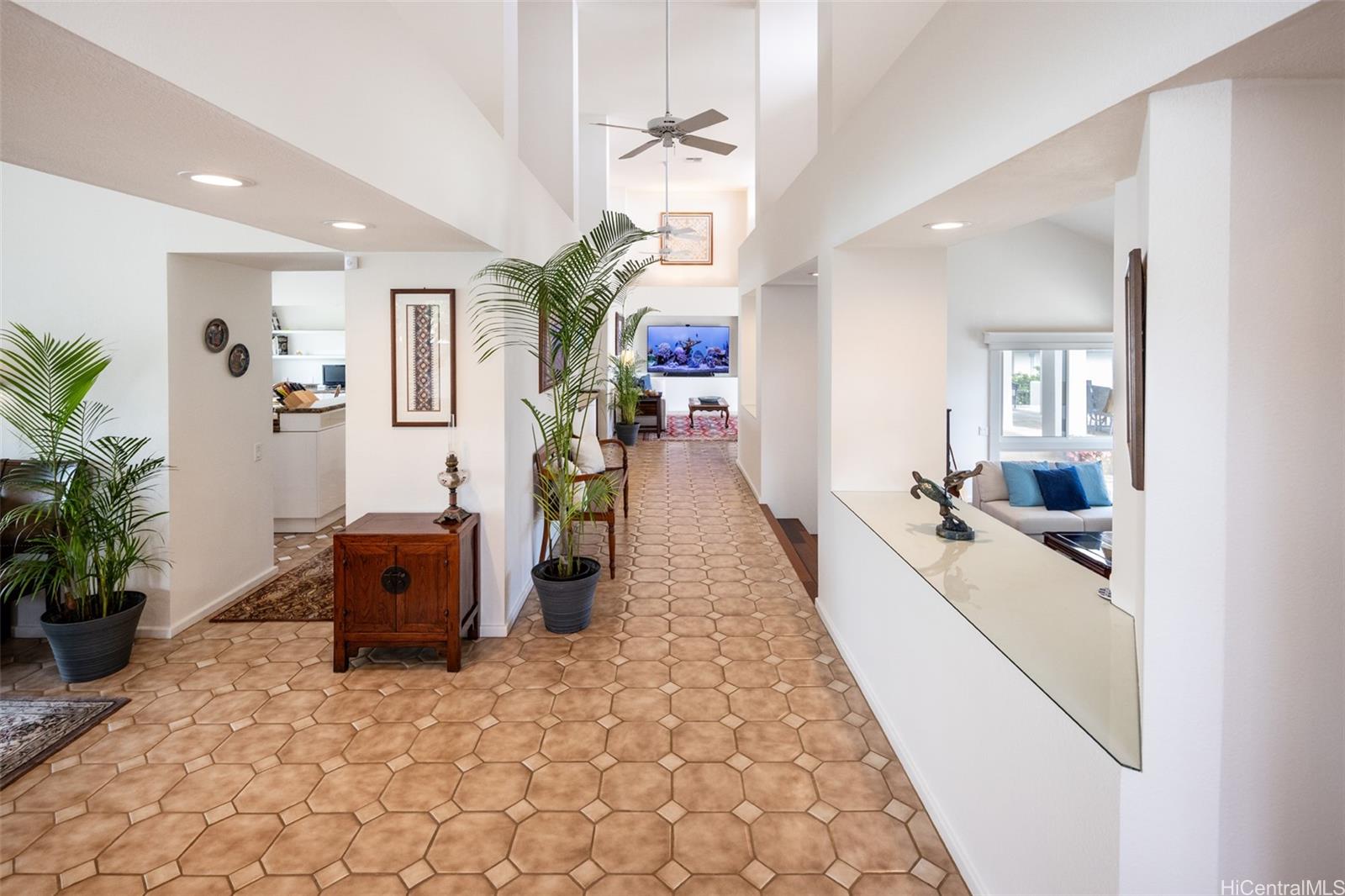 2039 Laukahi Street Honolulu, HI 96821 - Photo 6 of 25