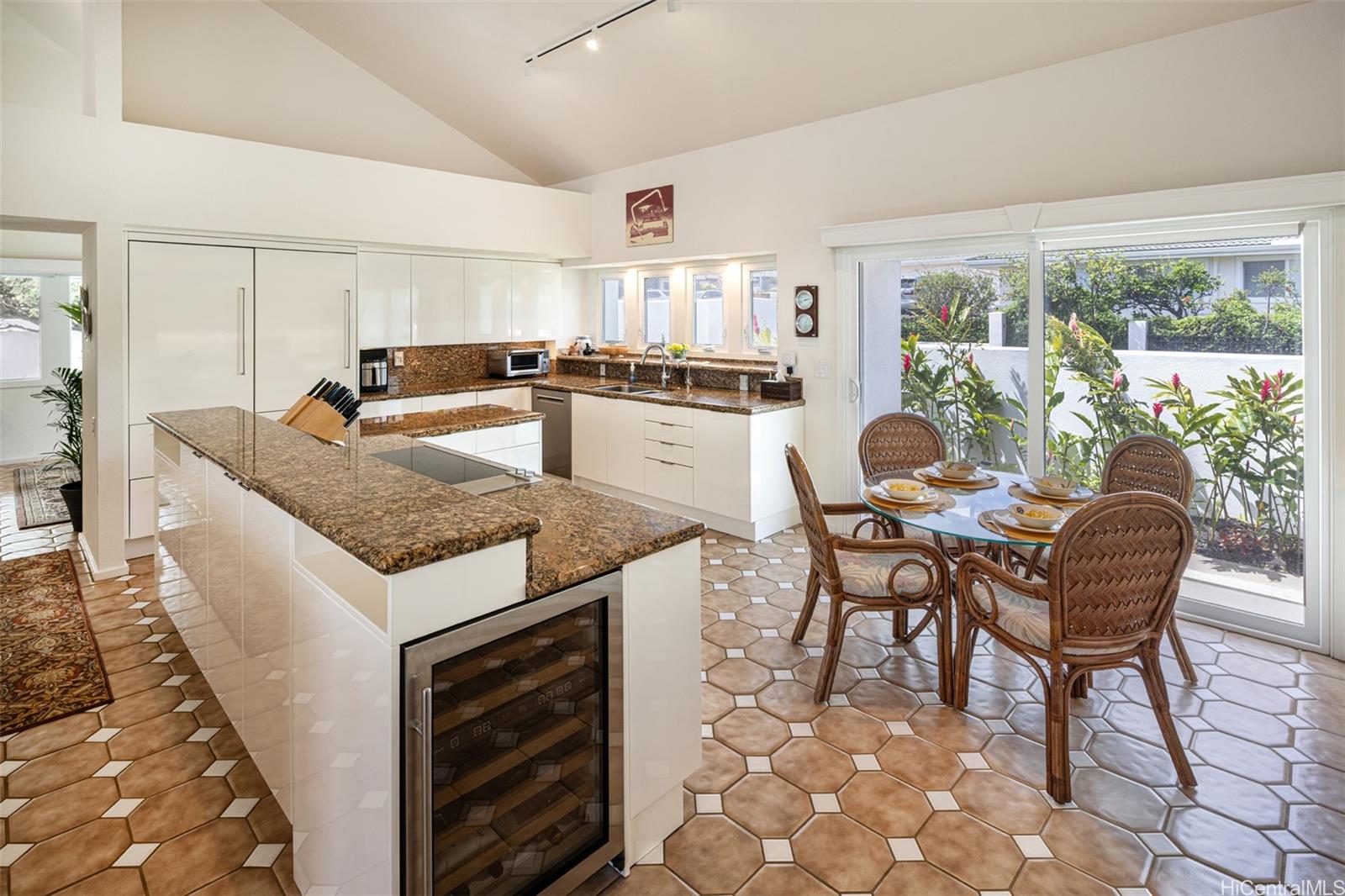 2039 Laukahi Street Honolulu, HI 96821 - Photo 9 of 25