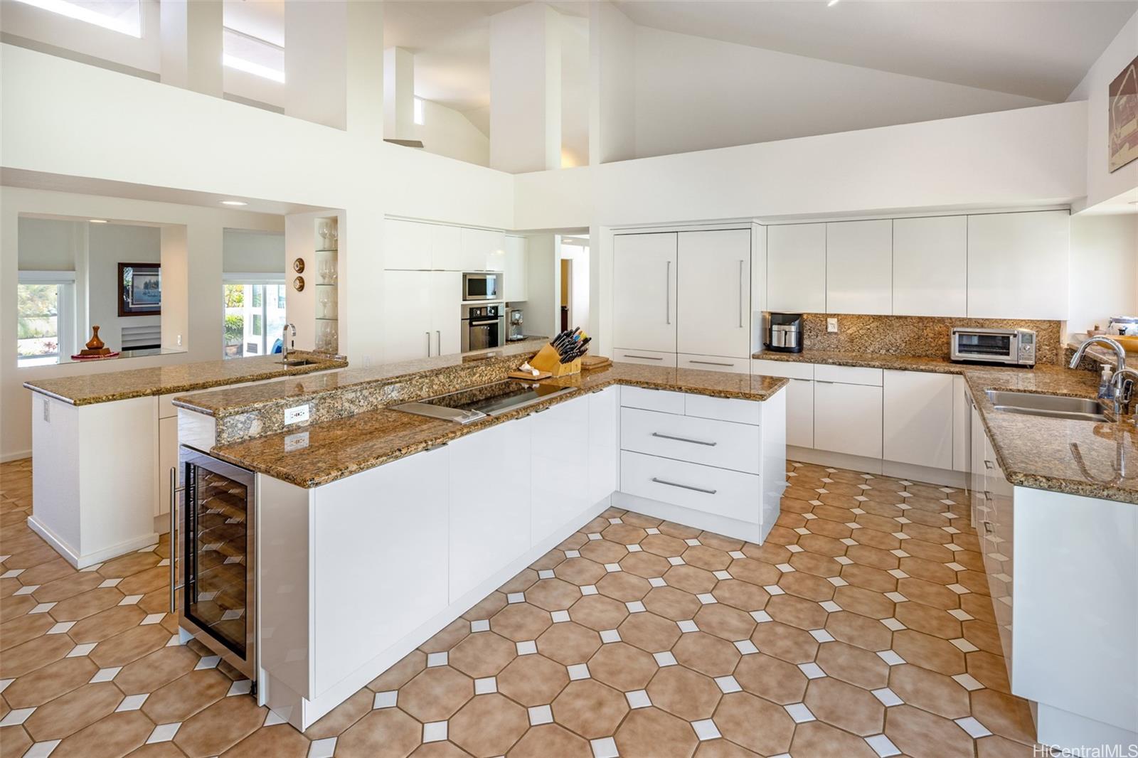 2039 Laukahi Street Honolulu, HI 96821 - Photo 10 of 25