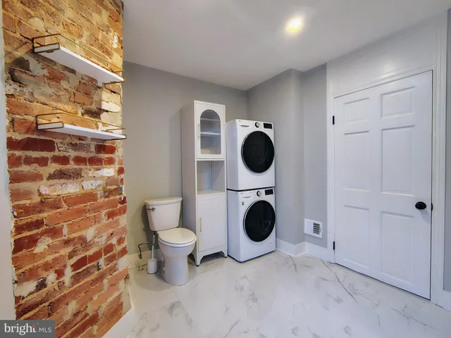 a view of a bedroom with washer and dryer
