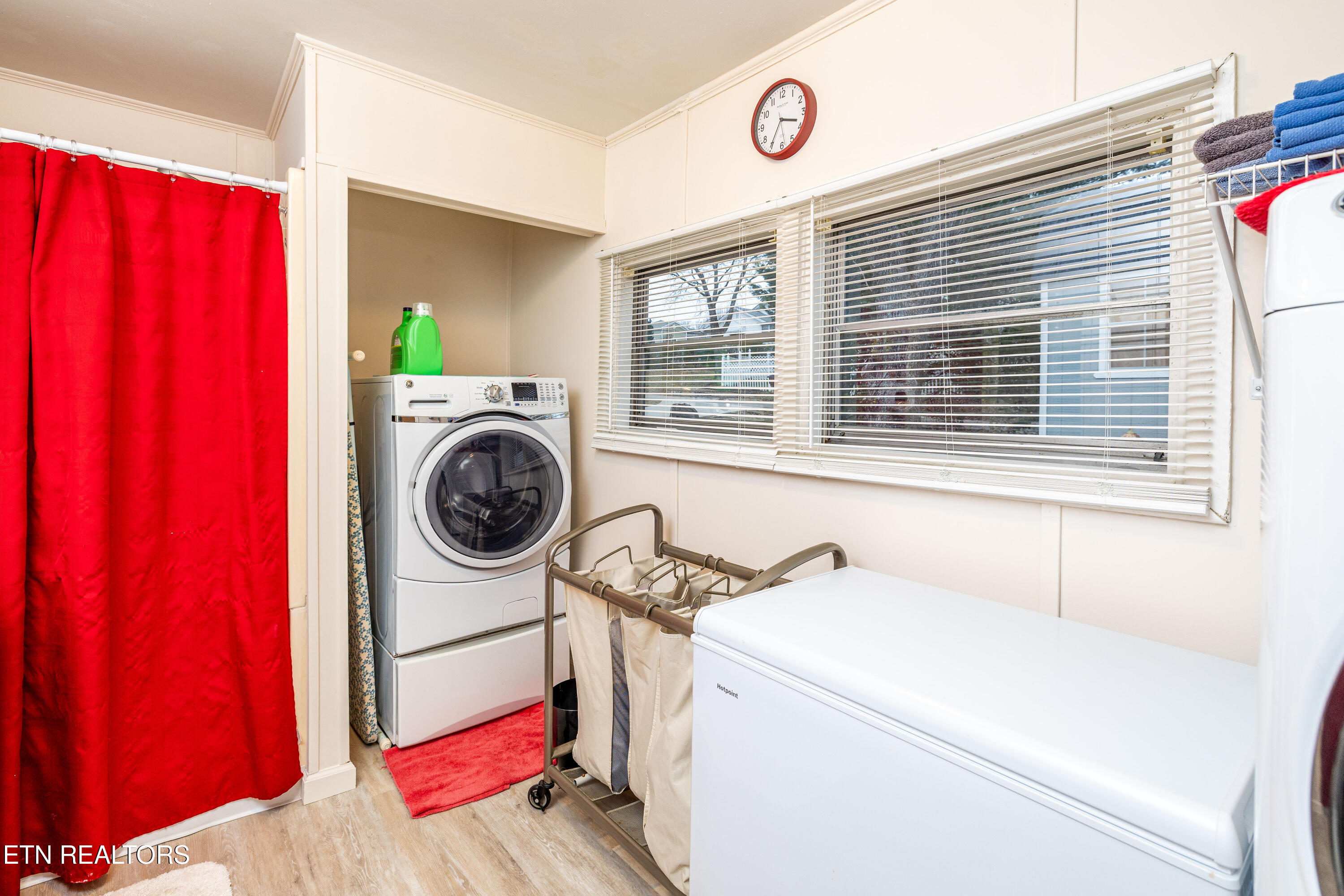 1240 North Wright Road Alcoa, TN 37701 - Photo 13 of 23 Landry and Bathroom