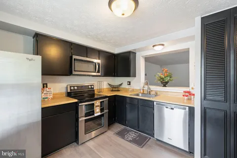 $325,000 | 15413 North Oak Court, Bowie, MD 20716