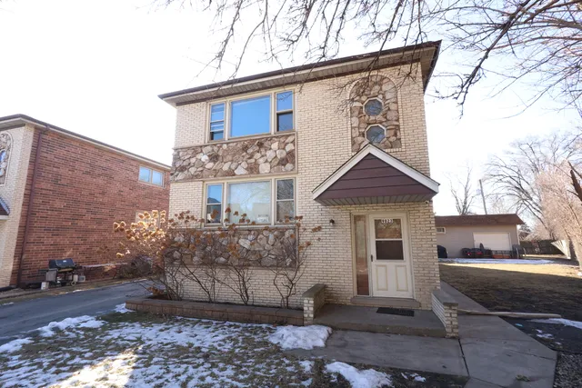 $1,550 | 9823 Linn Avenue, Unit 1, Schiller Park, IL 60176