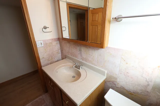 $1,550 | 9823 Linn Avenue, Unit 1, Schiller Park, IL 60176