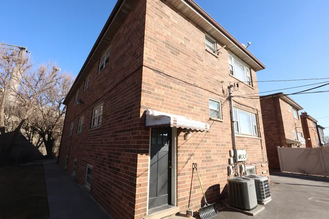 $1,550 | 9823 Linn Avenue, Unit 1, Schiller Park, IL 60176