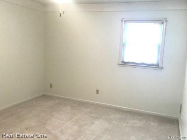 8981 Leverne Redford, MI 48239 - Photo 5 of 9