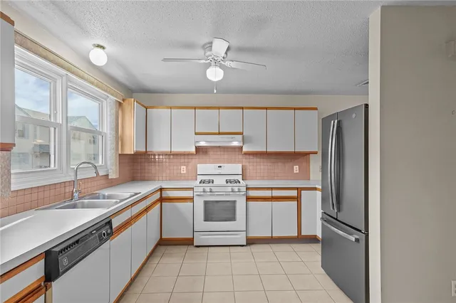 $289,000 | 1603 Plainfield Pike, Unit A2, Johnston, RI 02919