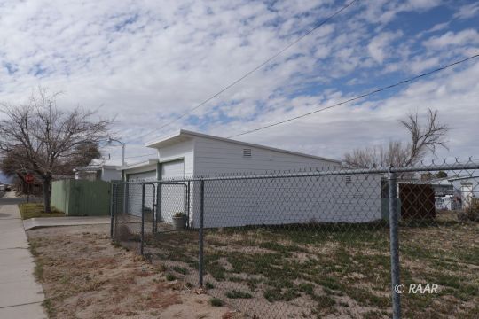 400 North Norma Street Ridgecrest, CA 93555 - Photo 19 of 20 a view of a backyard