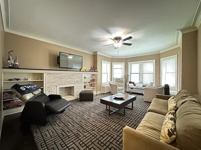 $2,300 | 6424 North Magnolia Avenue, Unit 1, Chicago, IL 60626