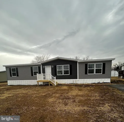 a front view of house with yard